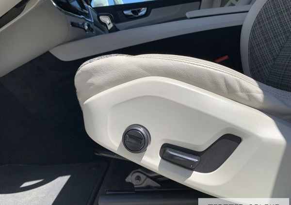 Volvo XC 60 cena 134900 przebieg: 124710, rok produkcji 2020 z Kraków małe 277